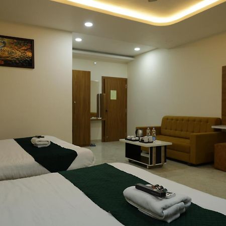 Hotel The Prime Land Hoshangabad Exteriör bild