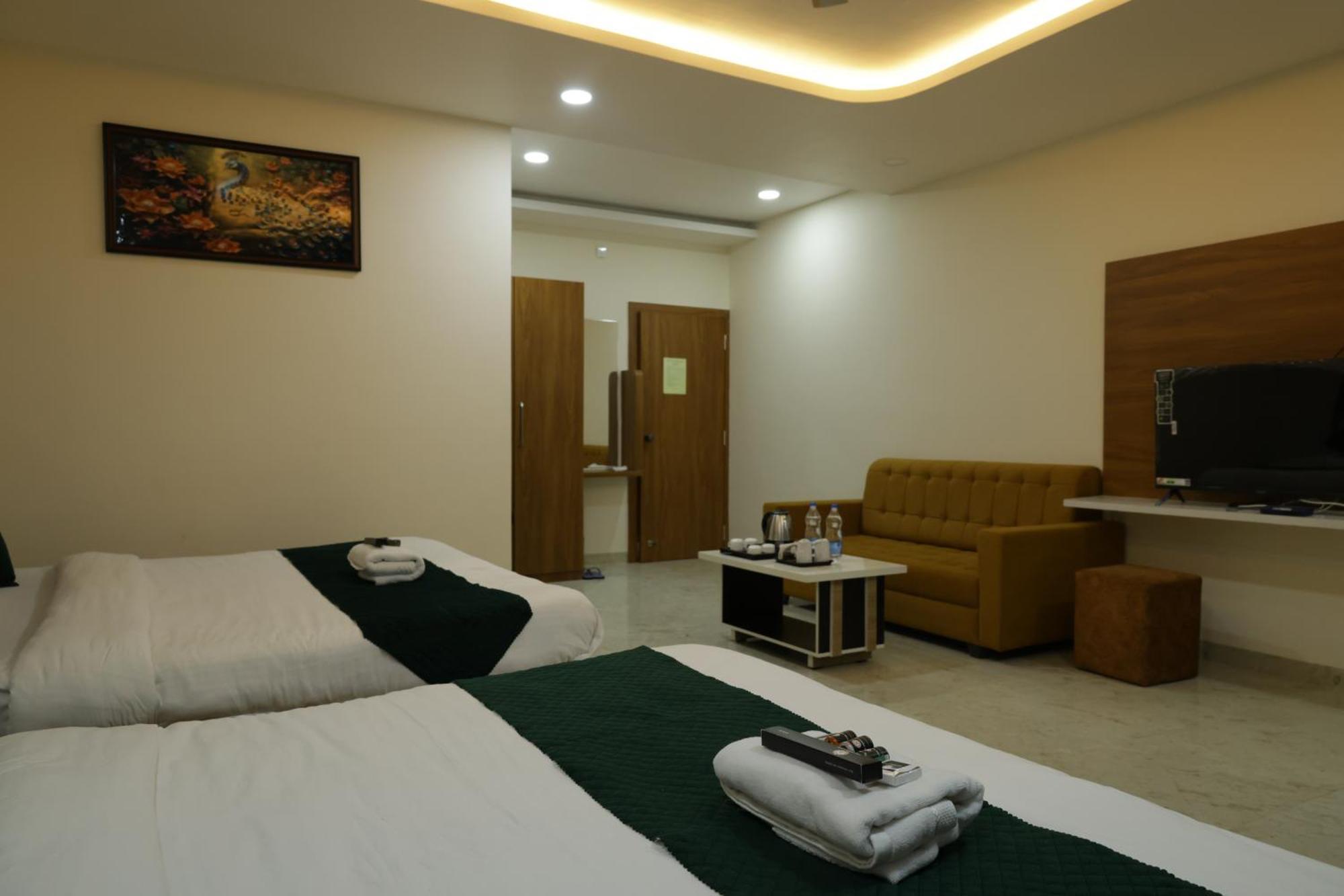 Hotel The Prime Land Hoshangabad Exteriör bild