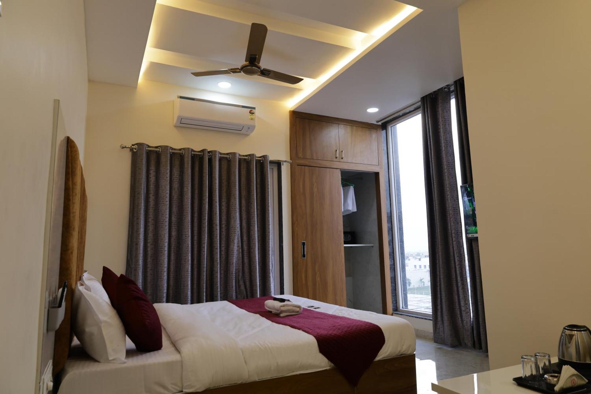 Hotel The Prime Land Hoshangabad Exteriör bild
