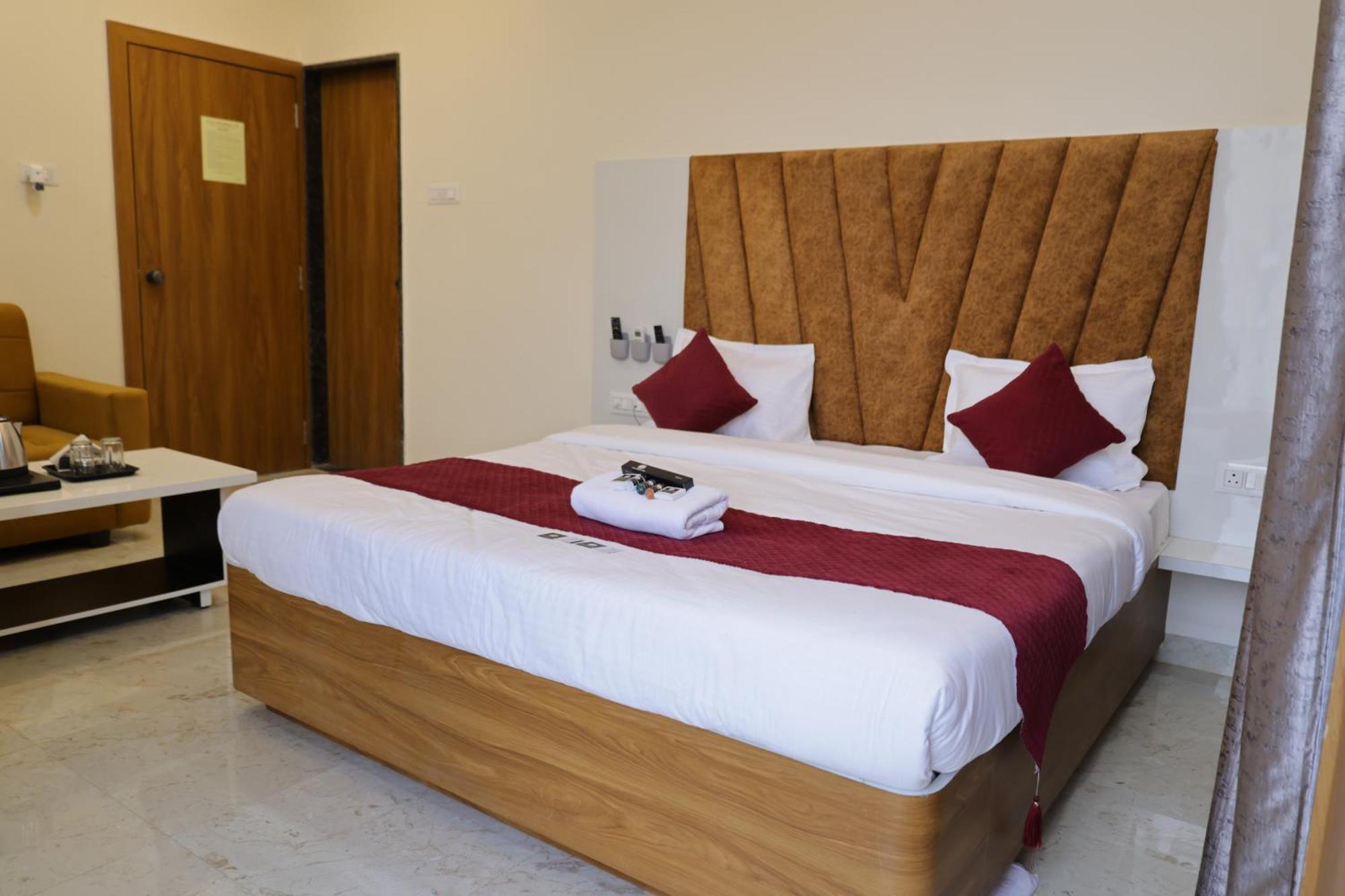 Hotel The Prime Land Hoshangabad Exteriör bild
