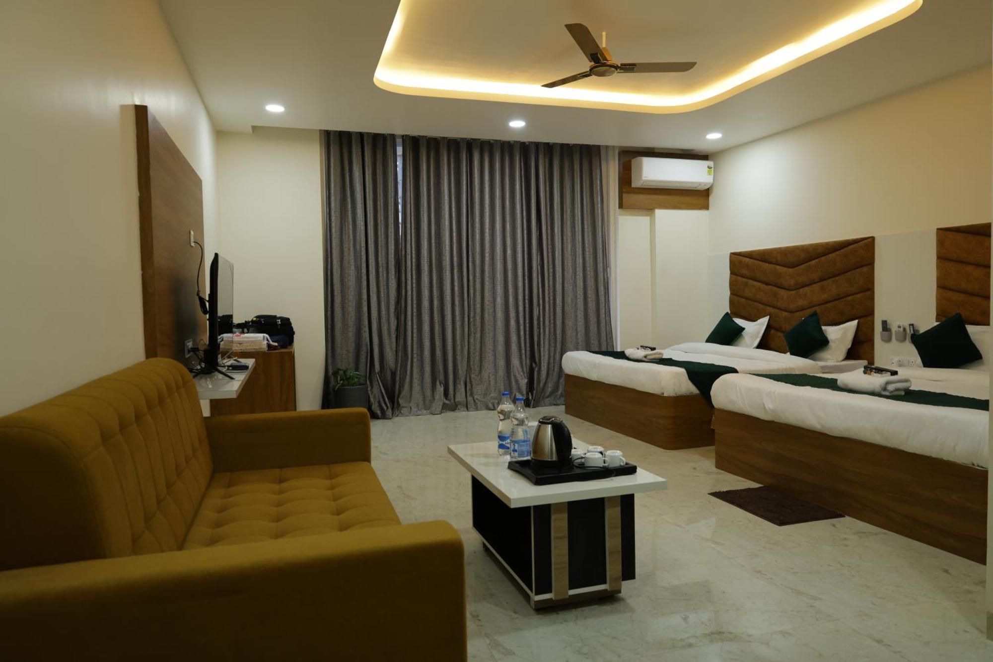 Hotel The Prime Land Hoshangabad Exteriör bild