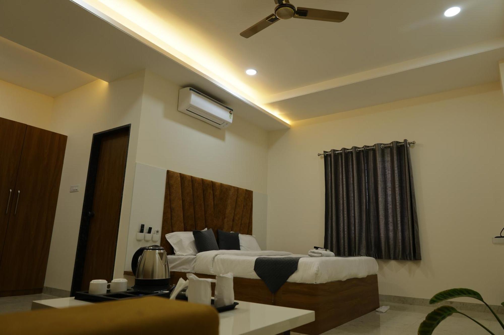 Hotel The Prime Land Hoshangabad Exteriör bild